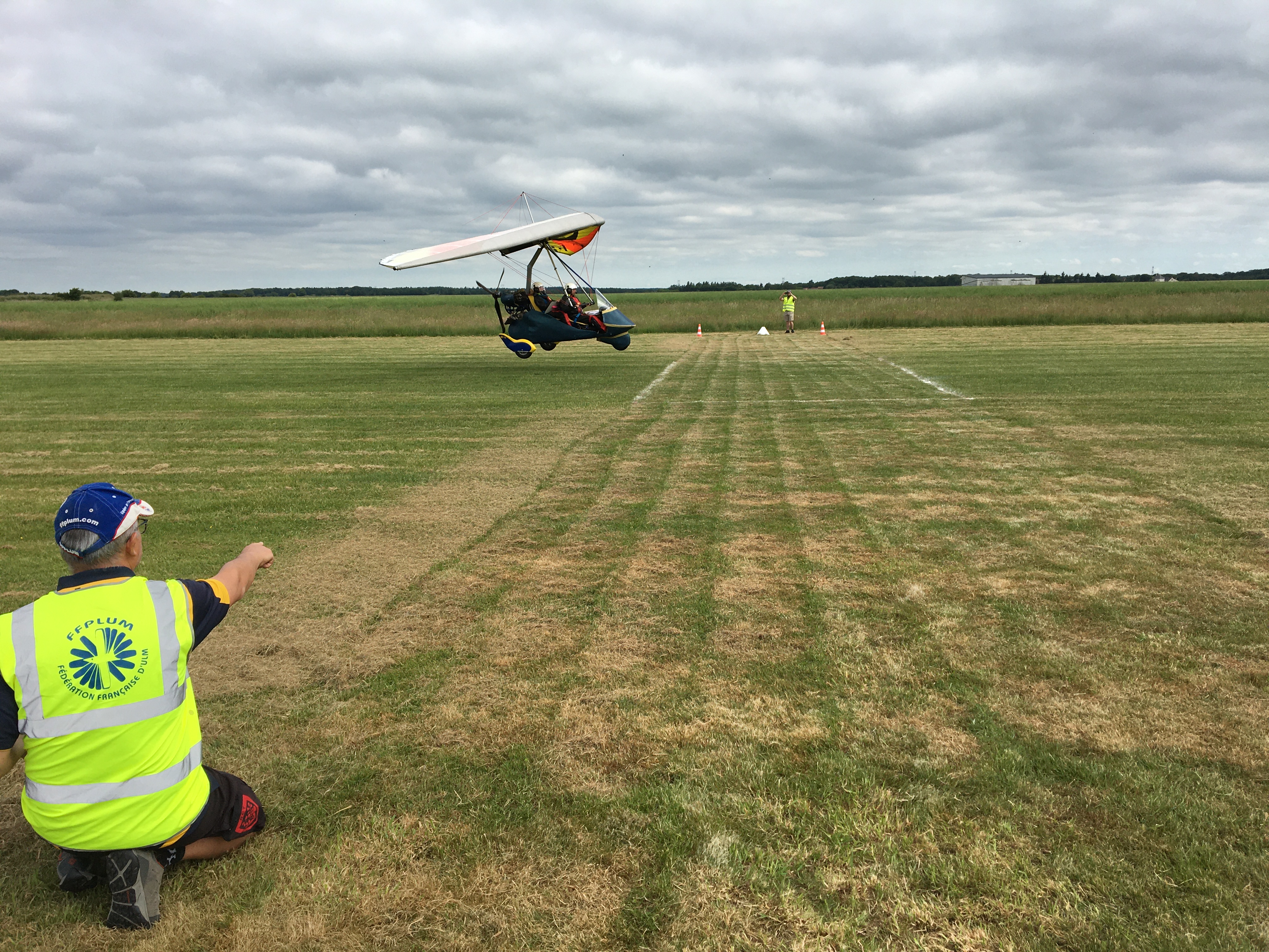 A weight-shift microlight landing!